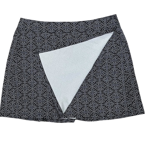 RipSkirt Hawaii Wrap Skirt Length 1 Adjustable Waist Black White Size Medium - Picture 3 of 7